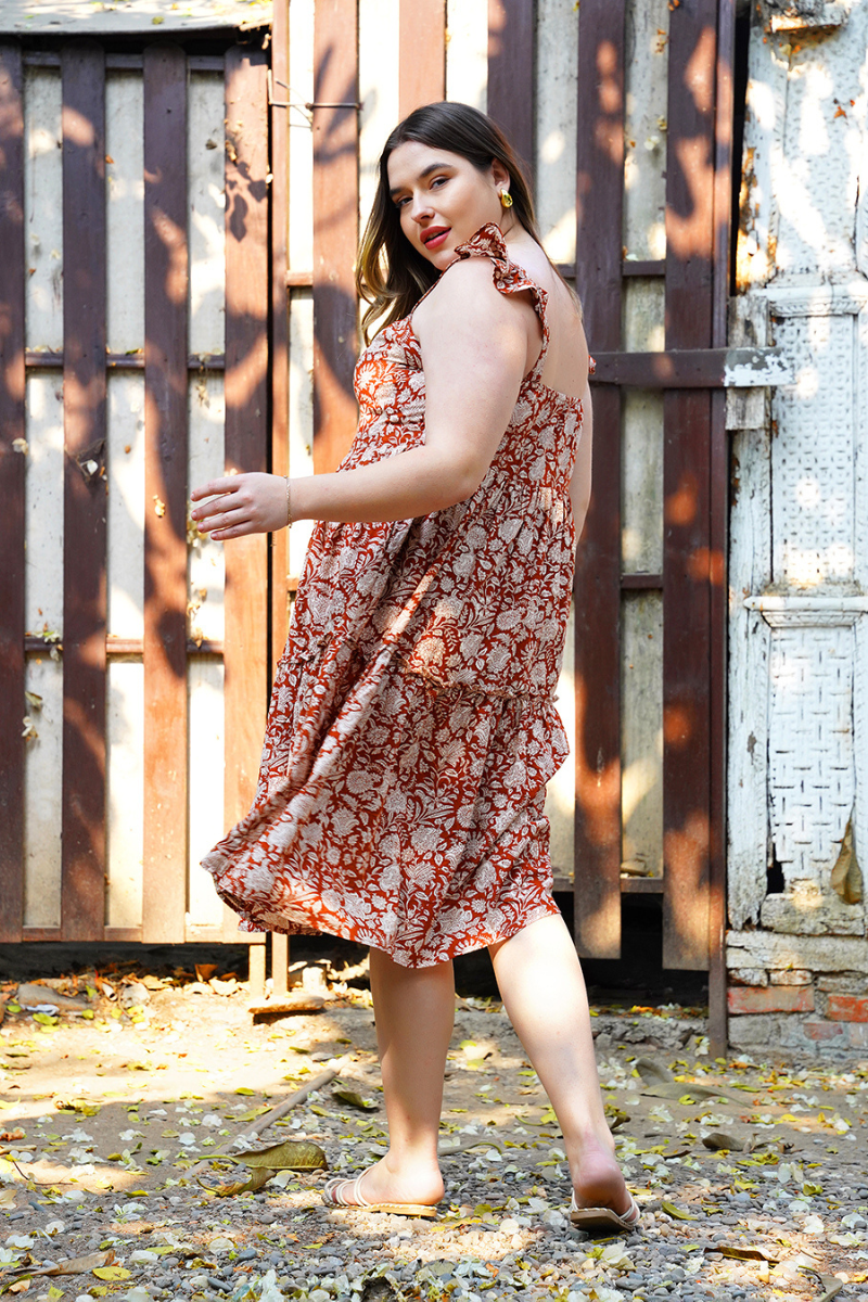 Cotton midi dress with ruffled straps – Mittika close-up