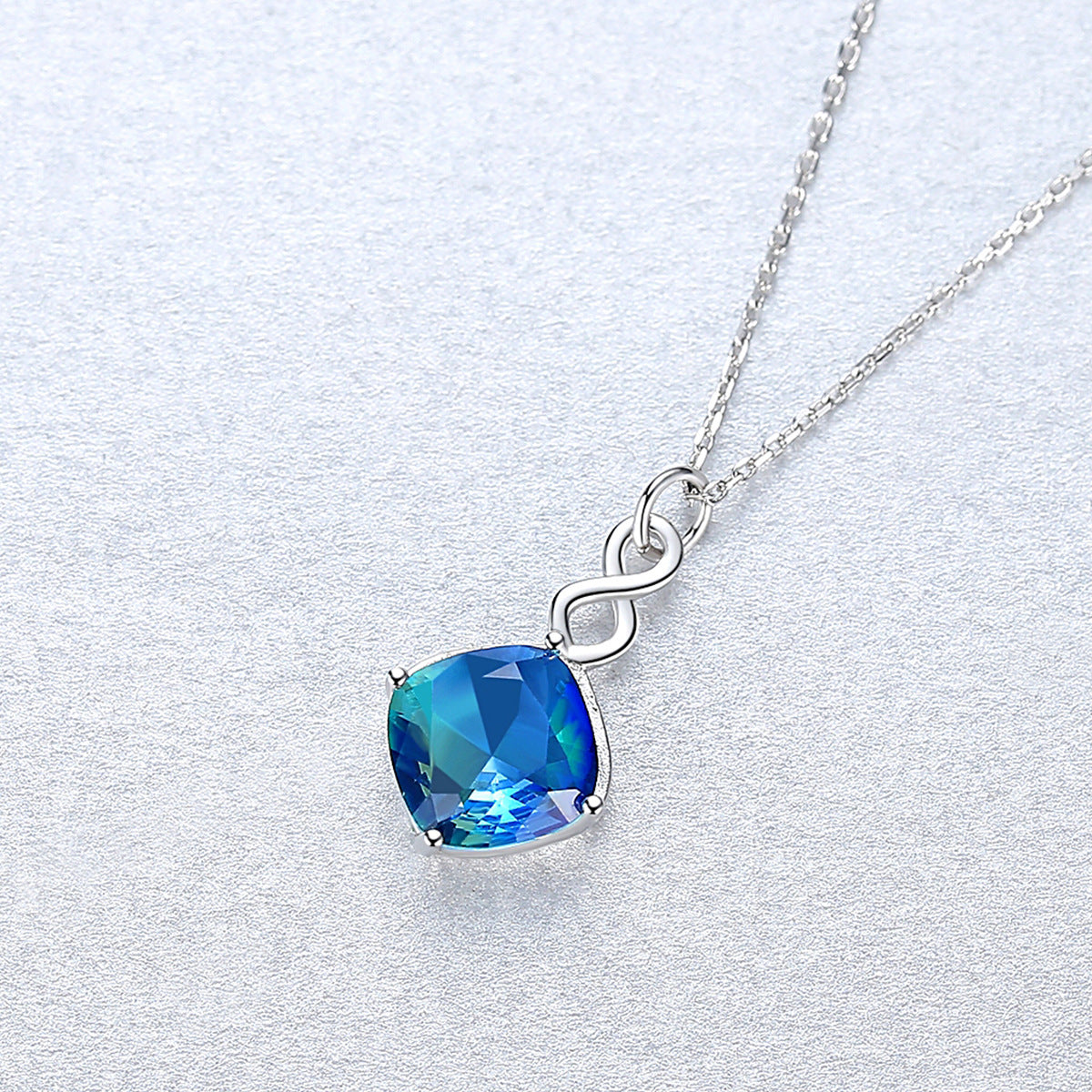 Aquelis Pendant
