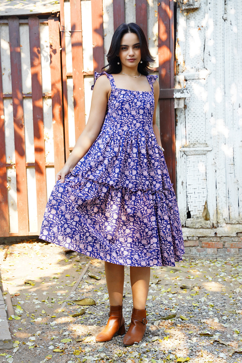 Floral square neck midi dress – Mehka close-up